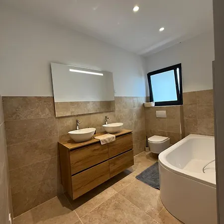 Chez Claudine & Adrien